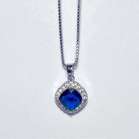 Exquisite Sapphire Pendant with Necklace - Picture 5 of 6